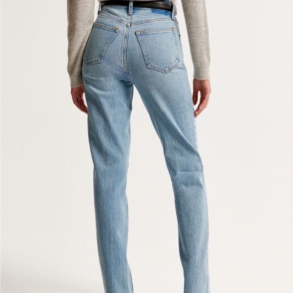 Abercrombie Ultra High Rise 90s Straight Jeans - Picture 4 of 16